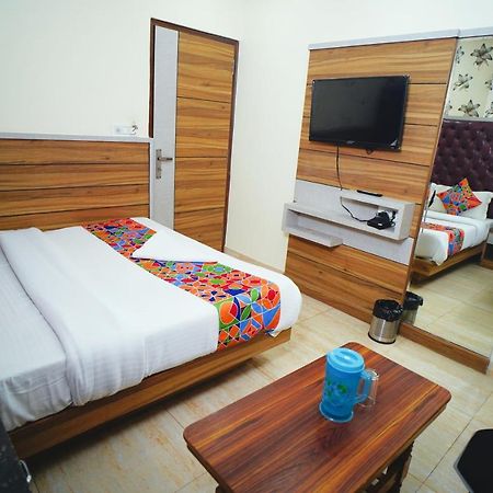 Hotel Delhi Darshan Deluxe-By Rsl Hospitality Нью-Дели Экстерьер фото